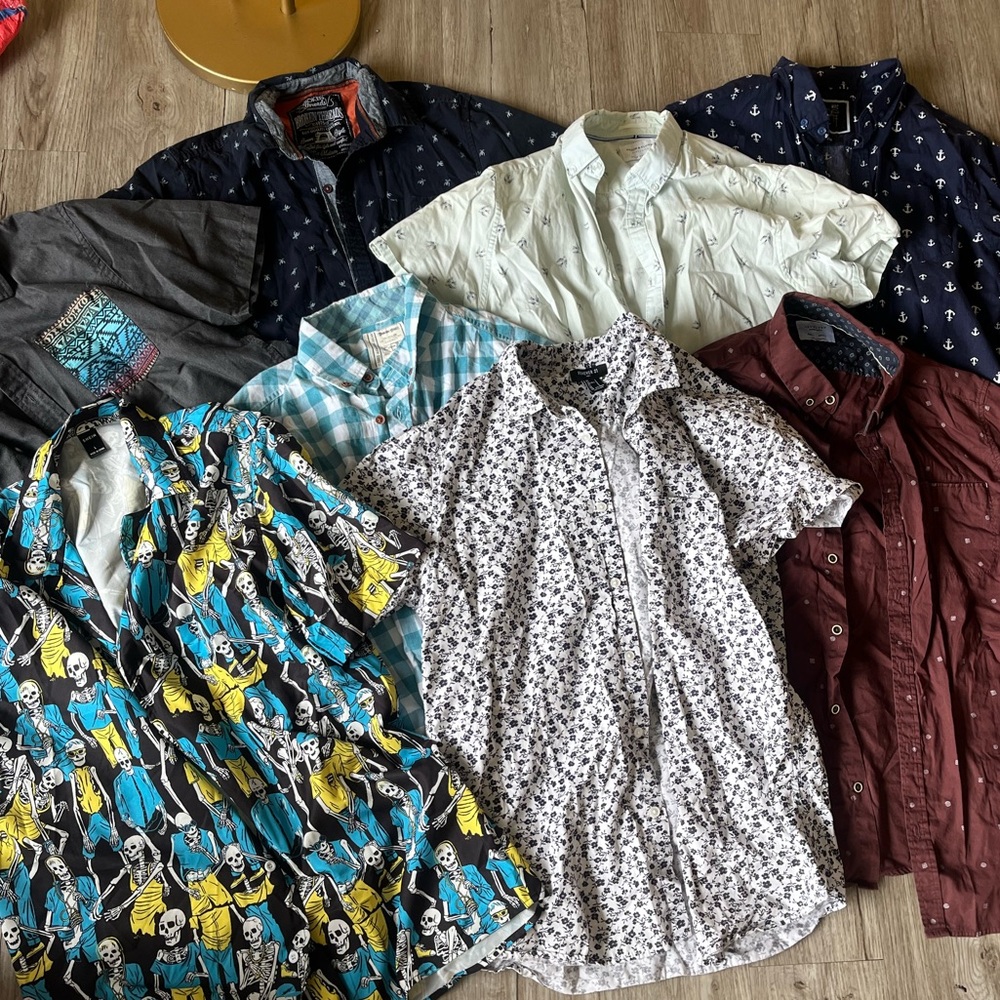 8 MENS BUTTON UP PATTERN
SHORT SLEEVE SHIRTS!